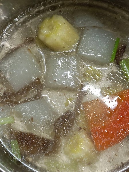 午餐--綜合蔬菜大骨湯