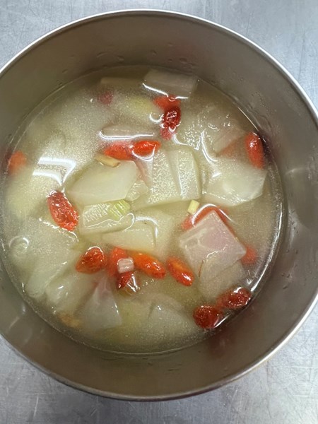 午餐--青木瓜雞骨湯