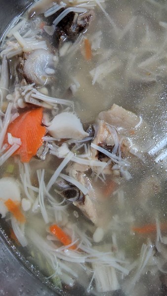 午餐--鮮採菇菇湯