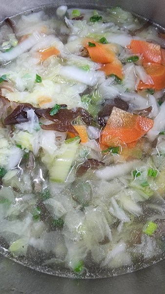 午餐--包白什錦湯