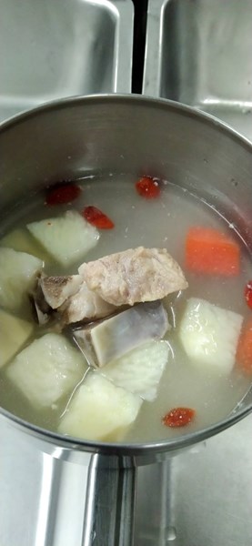 午餐--山藥排骨湯