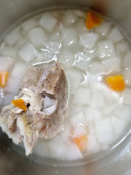 午餐--豆薯排骨湯