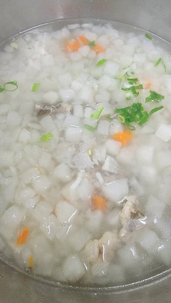 午餐--豆薯排骨湯