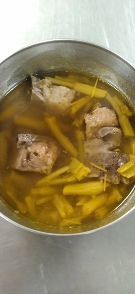 午餐--金針排骨湯