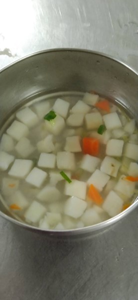 午餐--芹香洋芋湯