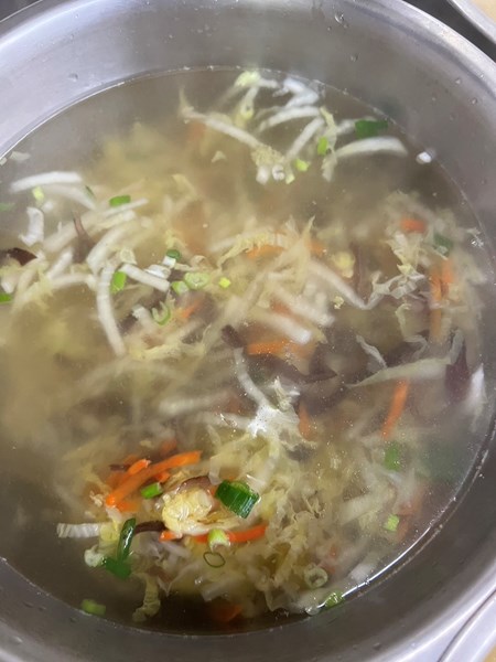 午餐--包白什錦湯