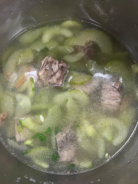 午餐－黃瓜排骨湯