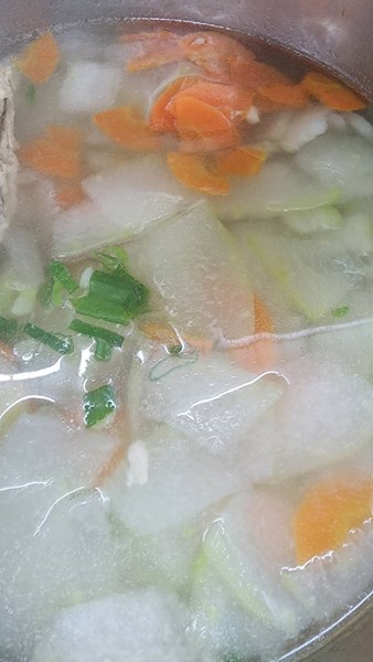 午餐－菜心雞骨湯