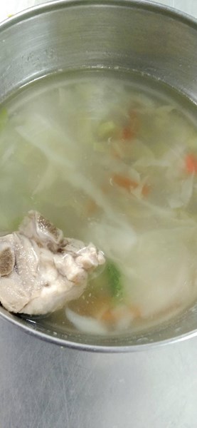 午餐--高麗菜排骨湯