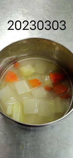 午餐--青木瓜雞骨湯