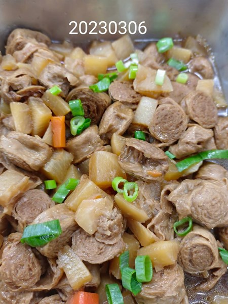 午餐--蘿蔔滷麵輪