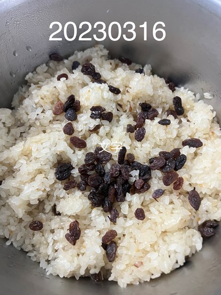 午點--葡萄乾甜米糕
