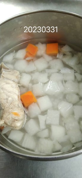 午餐--豆薯排骨湯