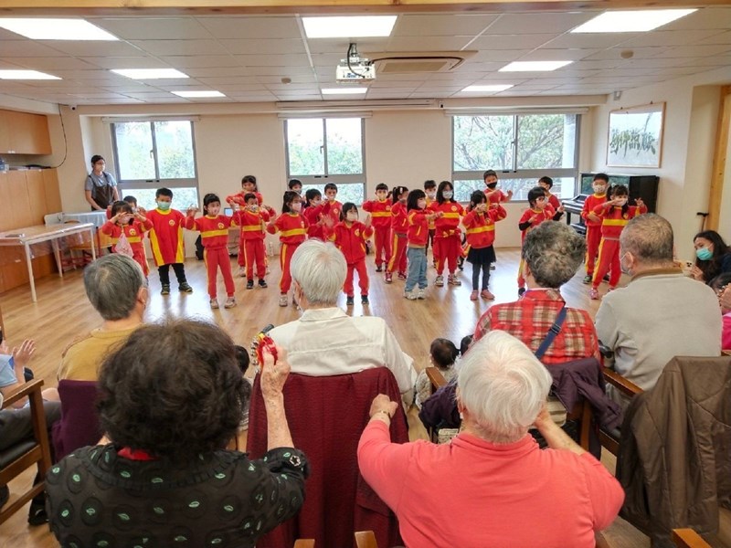 托嬰中心律動表演