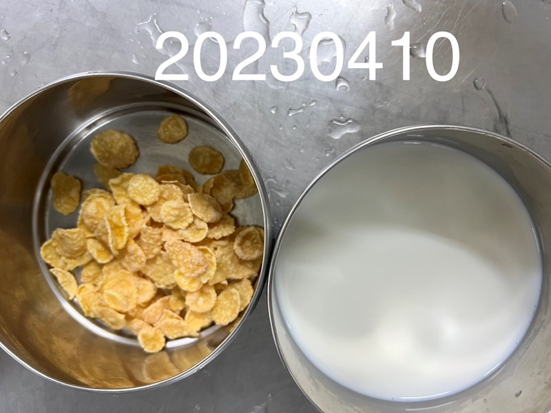早點--穀類脆片+鮮奶