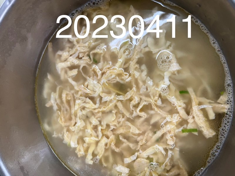 午餐--芹香腐皮湯