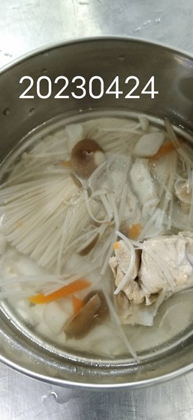午餐--菇菇排骨湯