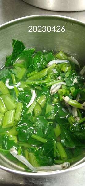 午餐-魚干蔬菜湯