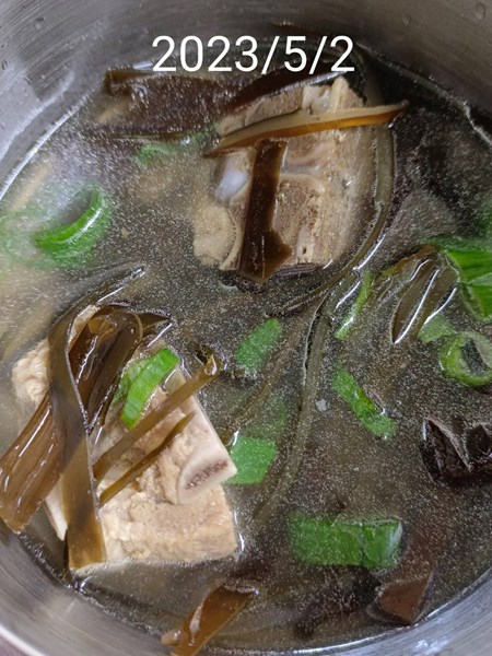午餐--昆布排骨湯