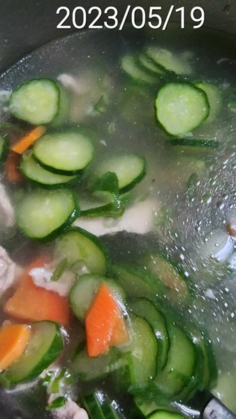午餐--蔬菜肉片湯