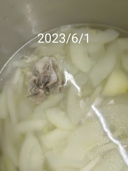 午餐--黃瓜排骨湯