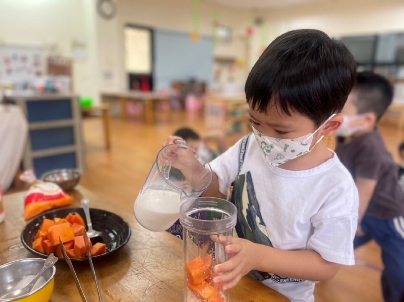 木瓜牛奶製成中