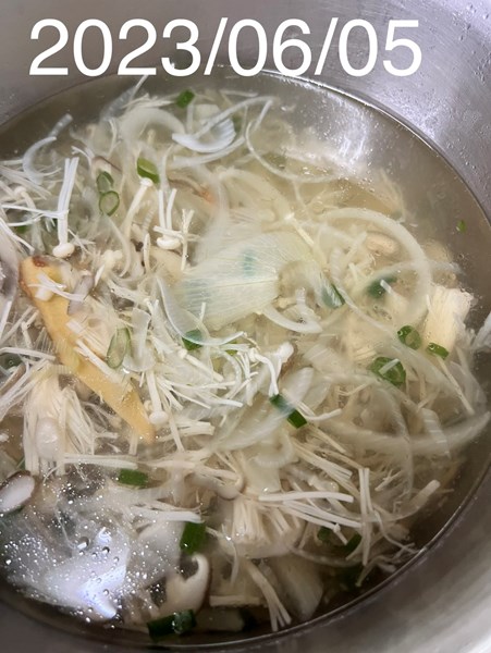午餐--綜合菇菇湯