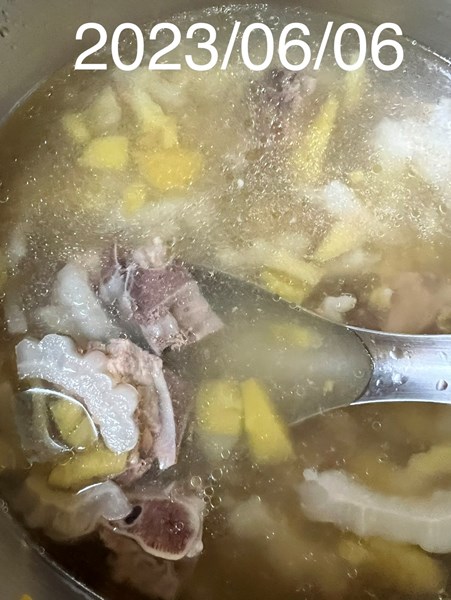 午餐--鳳梨苦瓜湯