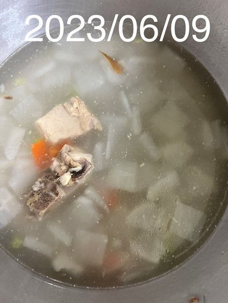 午餐--蘿蔔排骨湯