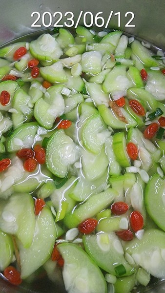午餐--枸杞絲瓜湯