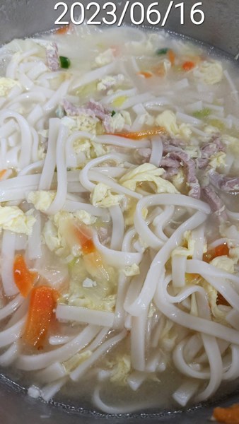 午點--蔬菜雞蛋湯麵