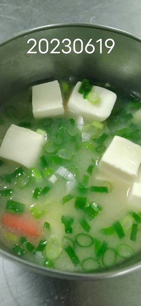 午餐味增嫩腐湯