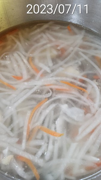 午餐--豆薯排骨湯