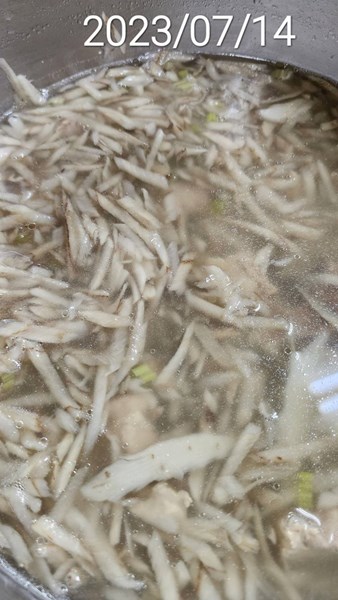午餐--牛蒡排骨湯